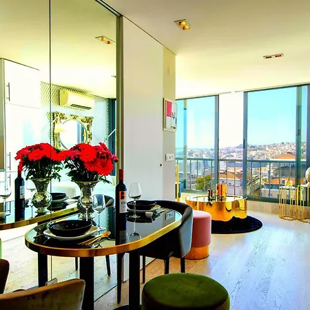 Appartamento Lovelystay - Full Sky In Chiado Lisbona