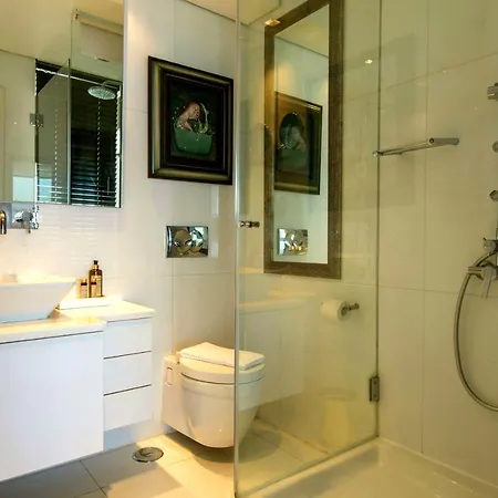 Lovelystay - Full Sky In Chiado