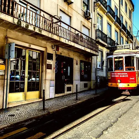 Lovelystay - Full Sky In Chiado *