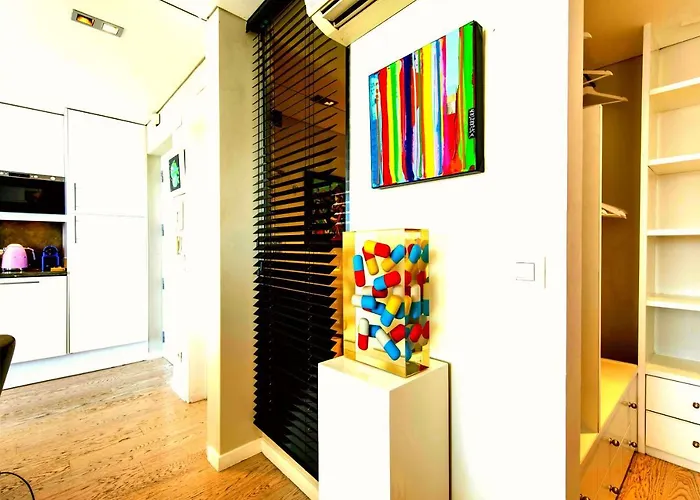 Lovelystay - Full Sky In Chiado