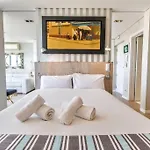 Lovelystay - Full Sky In Chiado *